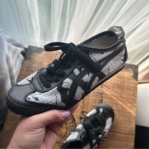 New Onitsuka Tiger Womens Floral black White Sneaker